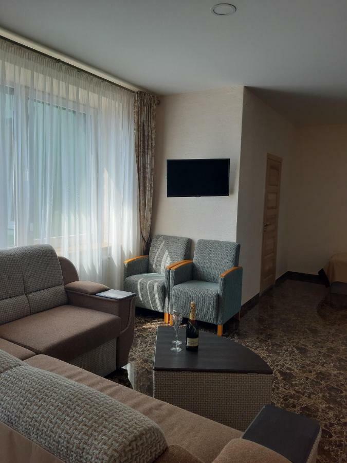 Arka Hotel Mažeikiai Buitenkant foto