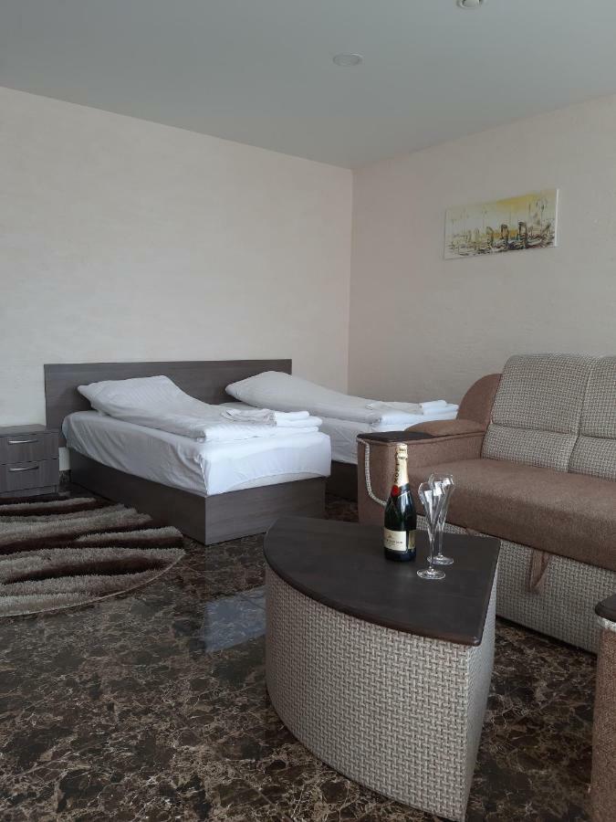 Arka Hotel Mažeikiai Buitenkant foto