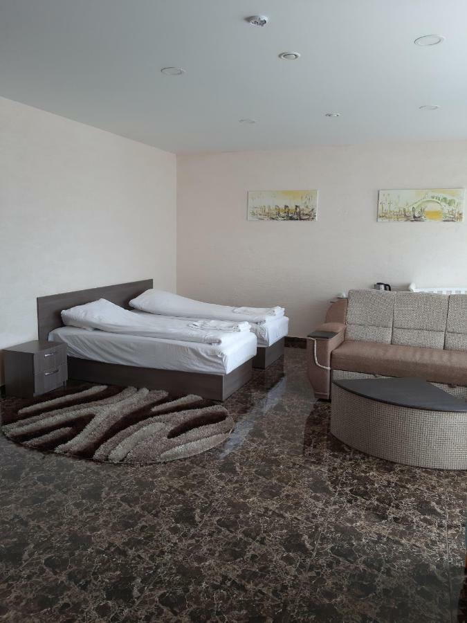 Arka Hotel Mažeikiai Buitenkant foto