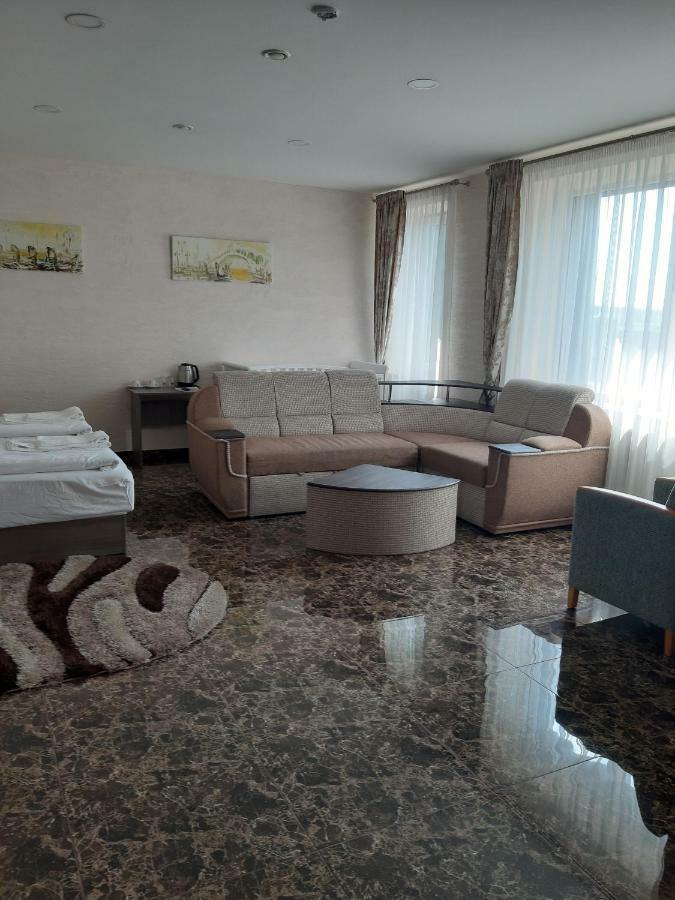 Arka Hotel Mažeikiai Buitenkant foto