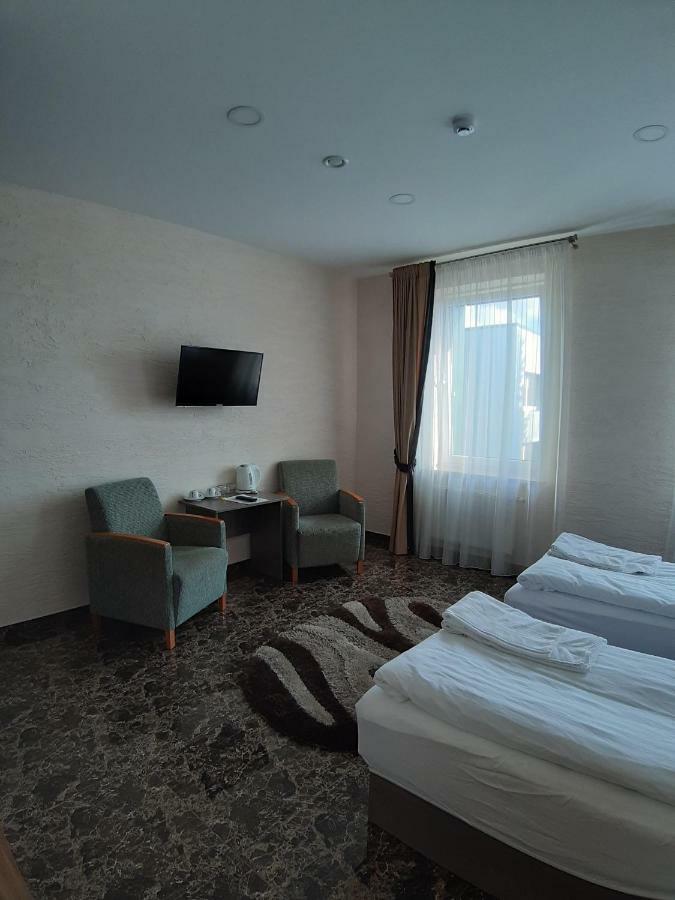 Arka Hotel Mažeikiai Buitenkant foto
