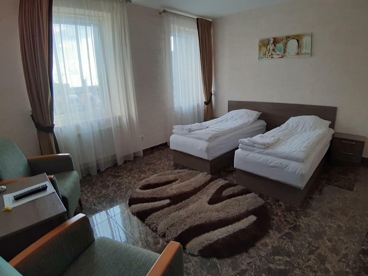 Arka Hotel Mažeikiai Buitenkant foto