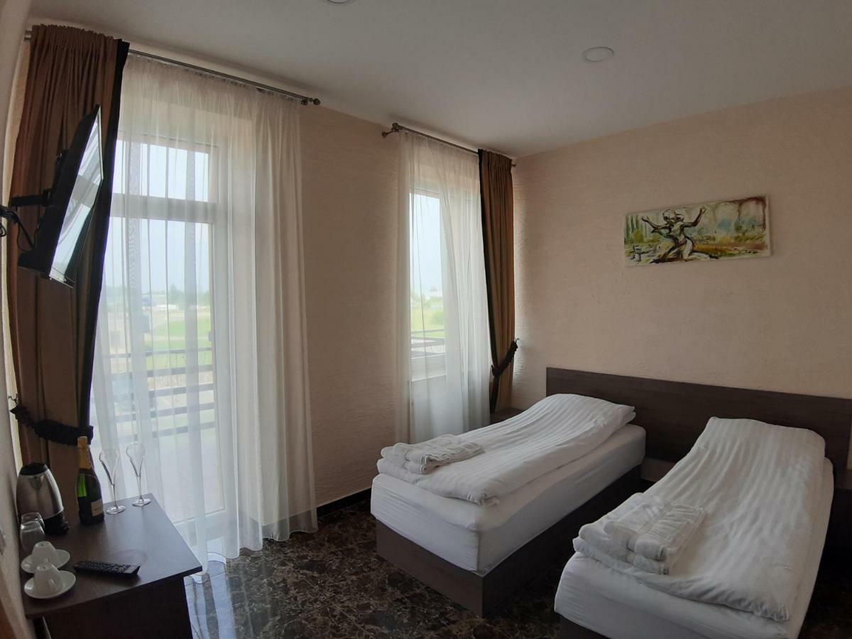 Arka Hotel Mažeikiai Buitenkant foto