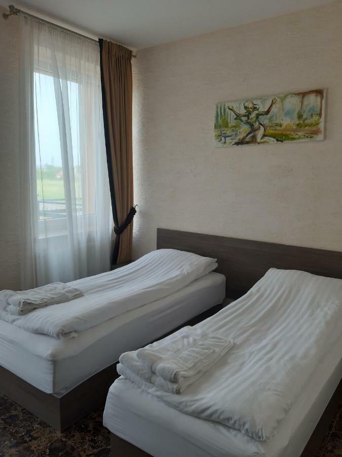 Arka Hotel Mažeikiai Buitenkant foto