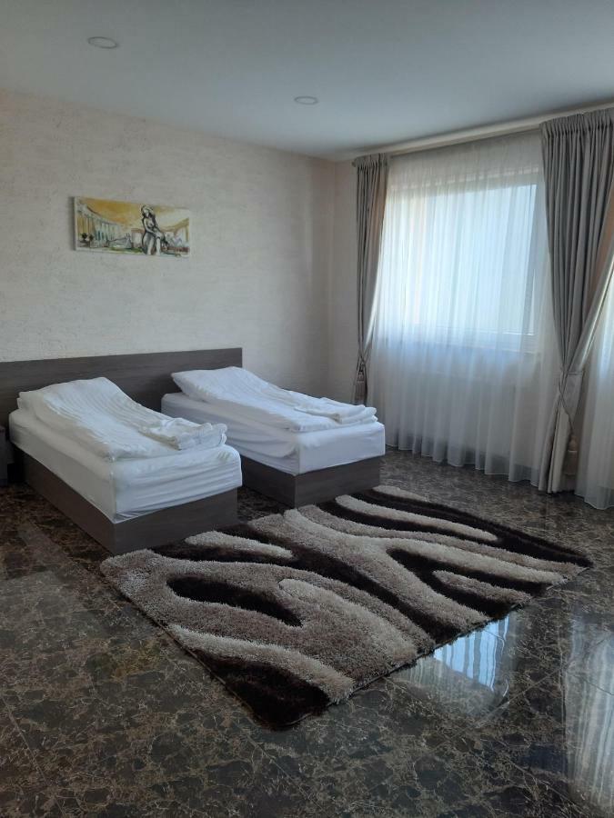 Arka Hotel Mažeikiai Buitenkant foto