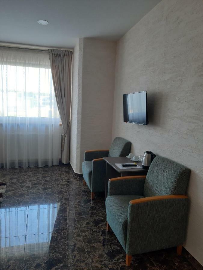 Arka Hotel Mažeikiai Buitenkant foto
