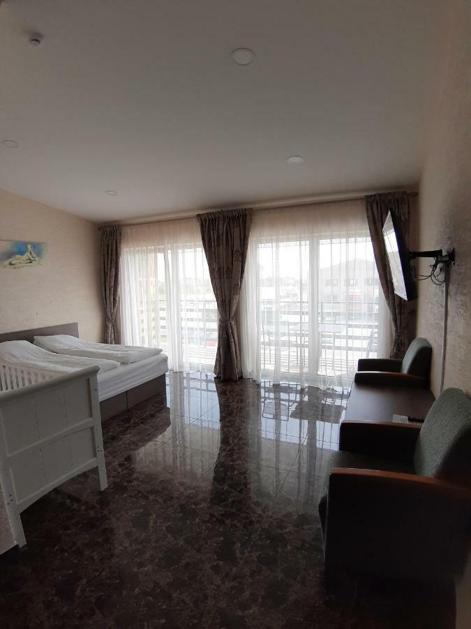 Arka Hotel Mažeikiai Buitenkant foto