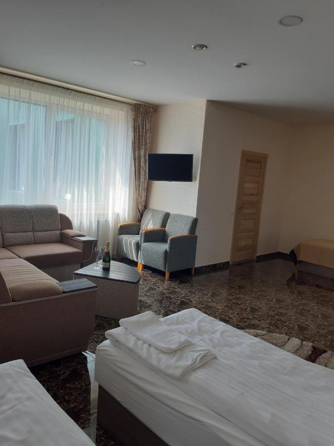 Arka Hotel Mažeikiai Buitenkant foto